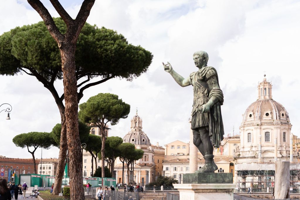 a statue of a man in front of a building
