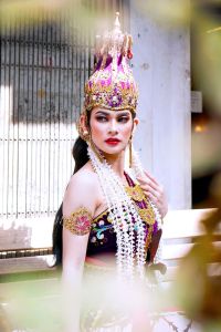traditional indonesian dancer in cultural attire